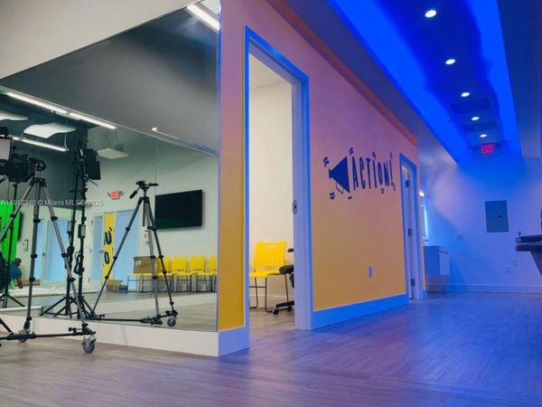 26XX Glades Cir, Miami, FL 33327