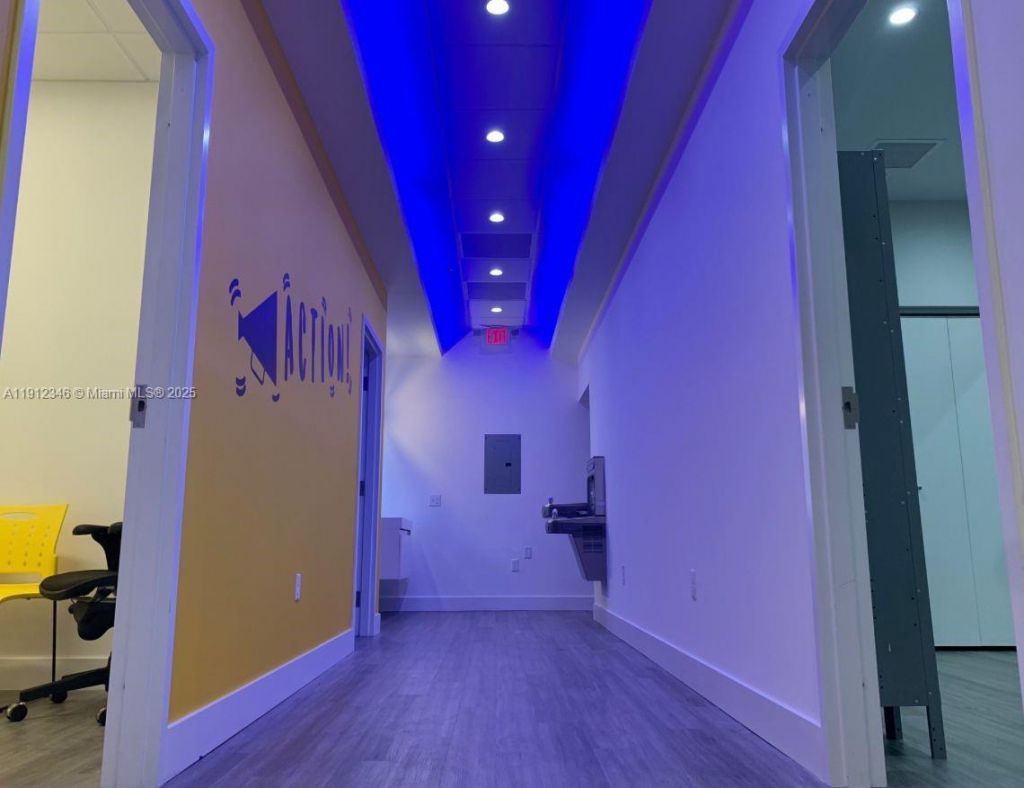 26xx Glades Cir, Miami, FL 33327 Photo