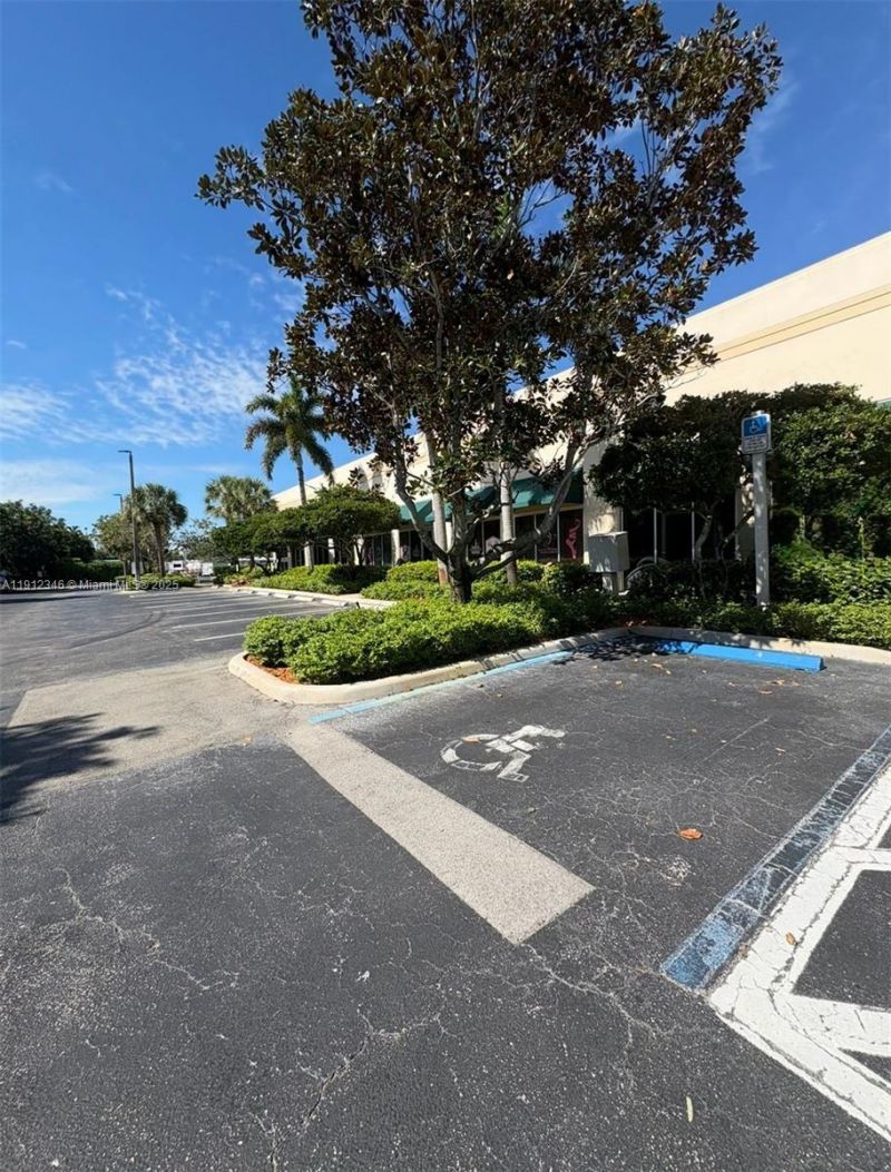 26xx Glades Cir, Miami, FL 33327 Photo