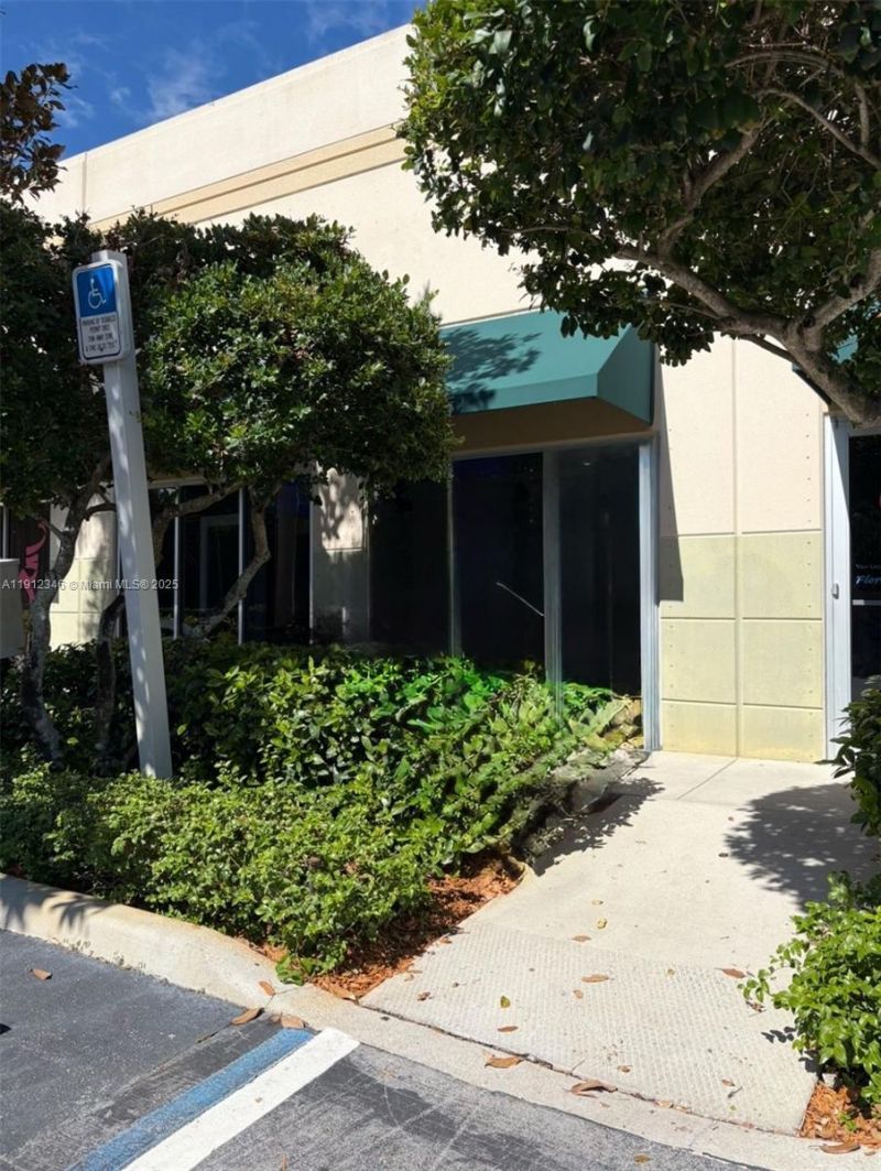 26xx Glades Cir, Miami, FL 33327 Photo