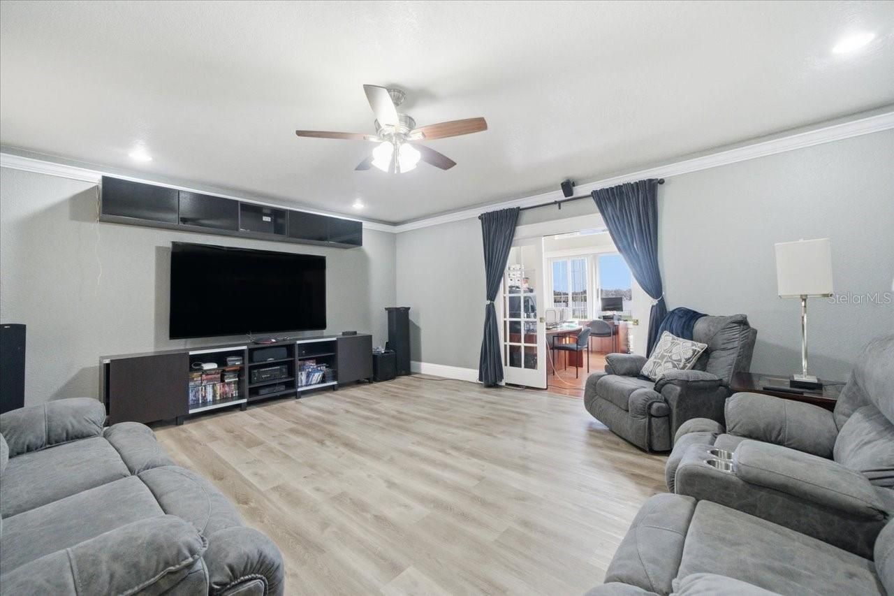 505 Lakeside Drive, Seffner, FL 33584 Photo