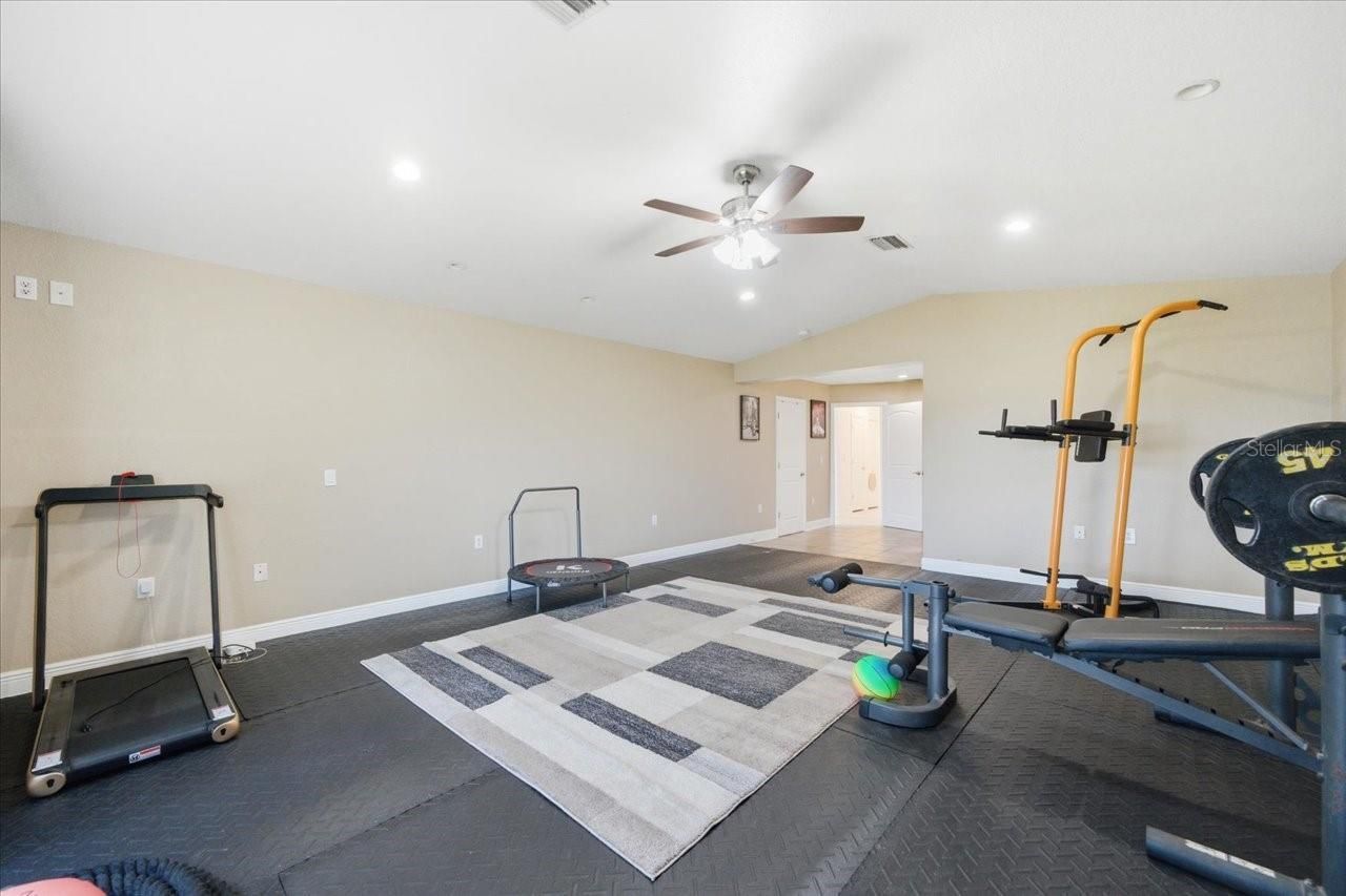 505 Lakeside Drive, Seffner, FL 33584 Photo