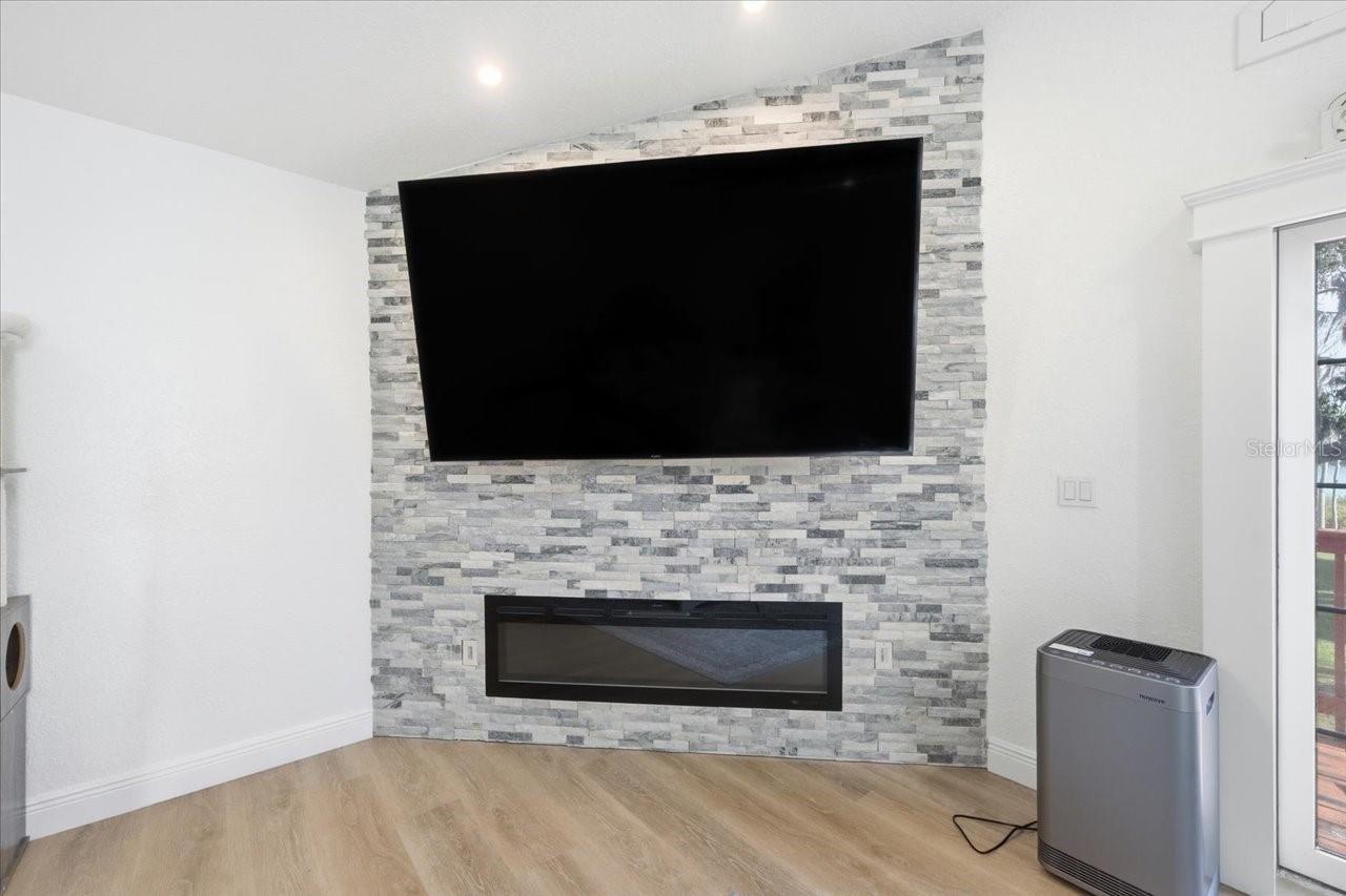 505 Lakeside Drive, Seffner, FL 33584 Photo