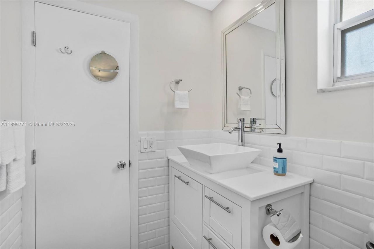 1615 West Ave, Unit 504, Miami Beach, FL 33139 Photo