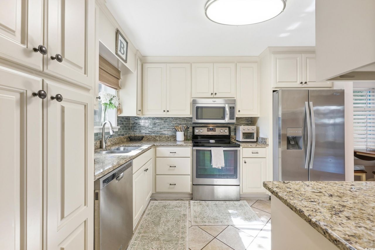 8 Martinique Dr. Photo 12