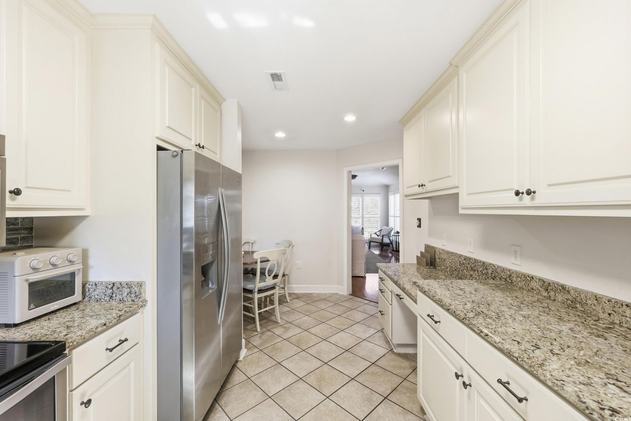 8 Martinique Dr. Photo 14