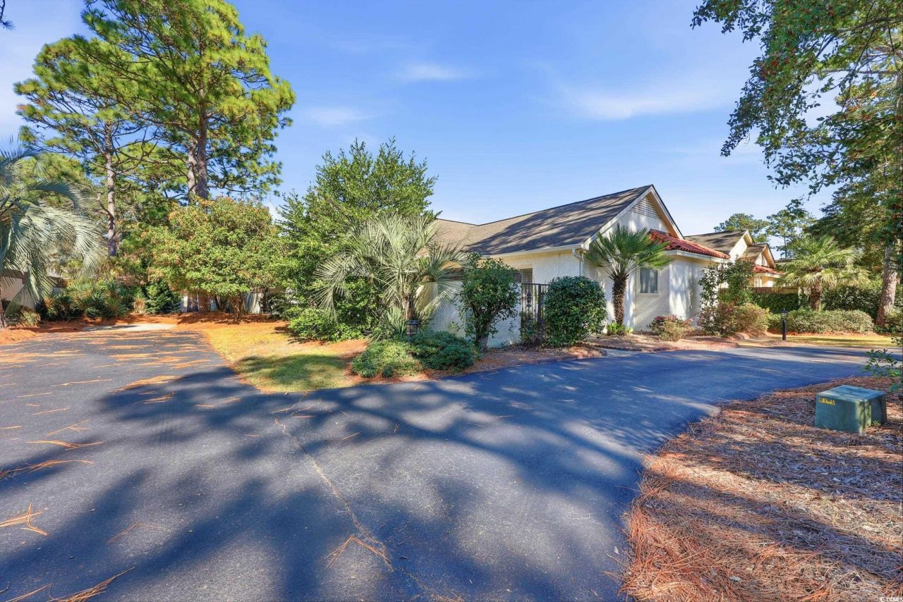 8 Martinique Dr. Photo 2