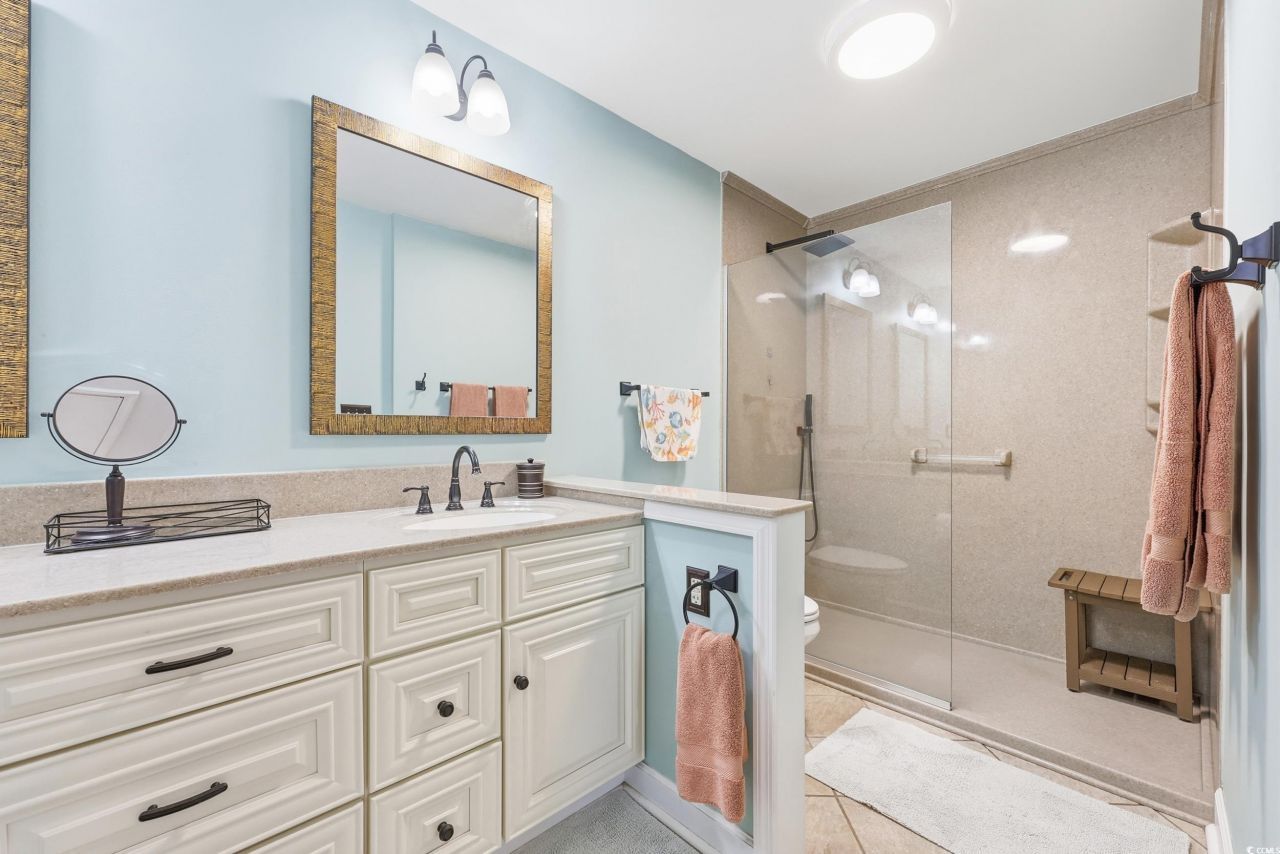 8 Martinique Dr. Photo 20