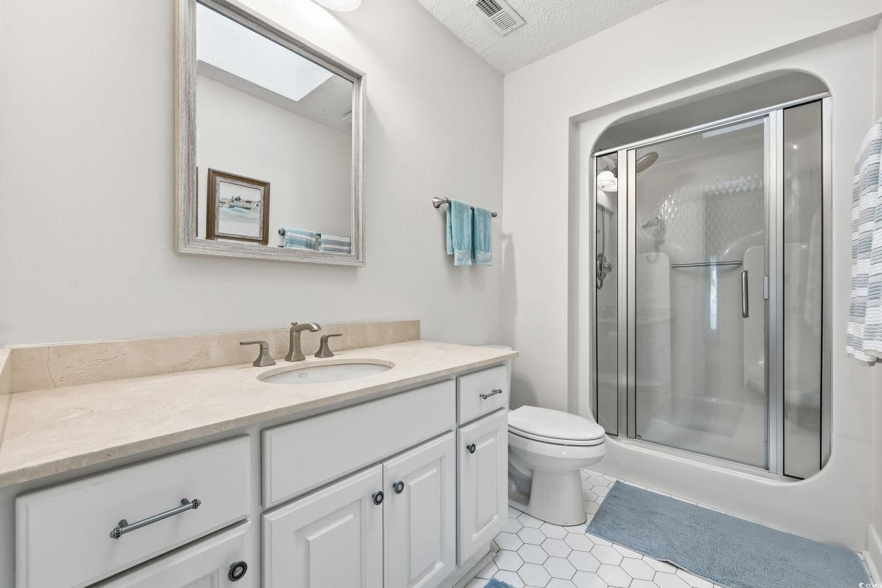 8 Martinique Dr. Photo 23