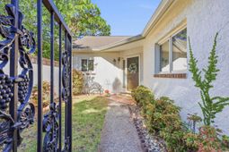 8 Martinique Dr. photo 4