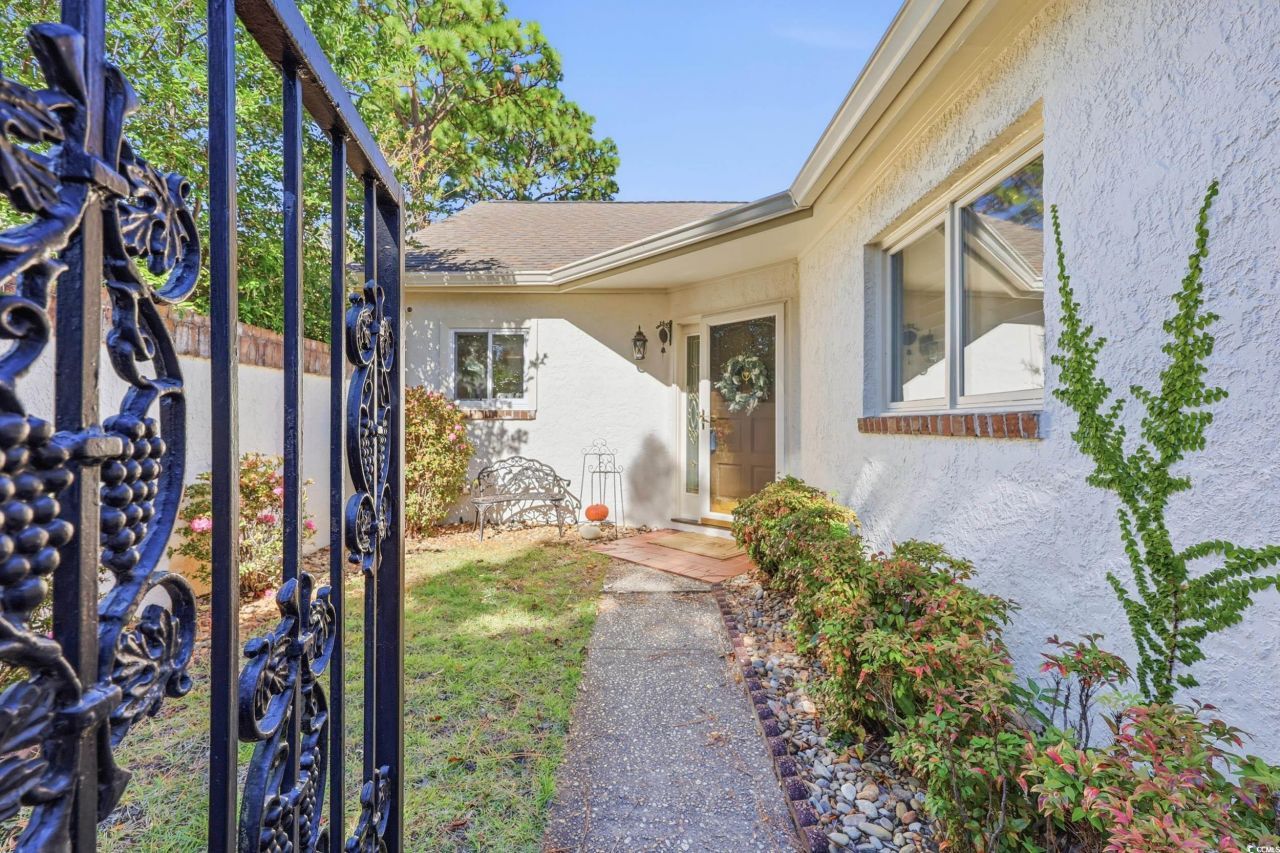 8 Martinique Dr. Photo 3