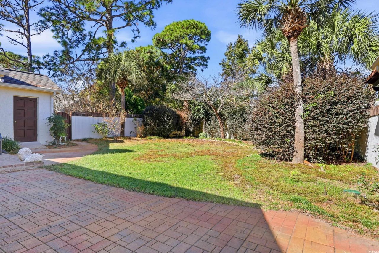 8 Martinique Dr. Photo 31