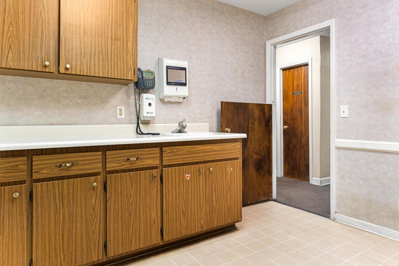 450 North Street  Photo 13