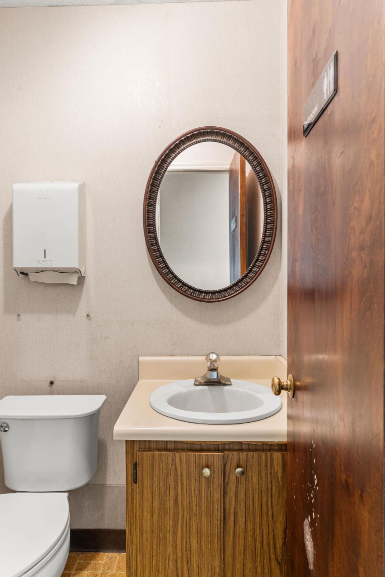 450 North Street  Photo 15