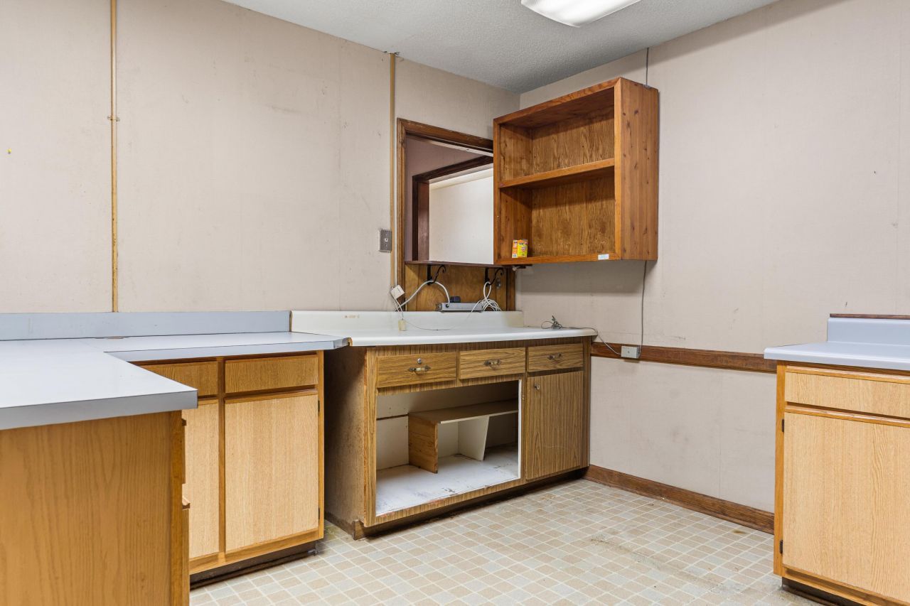 450 North Street  Photo 16