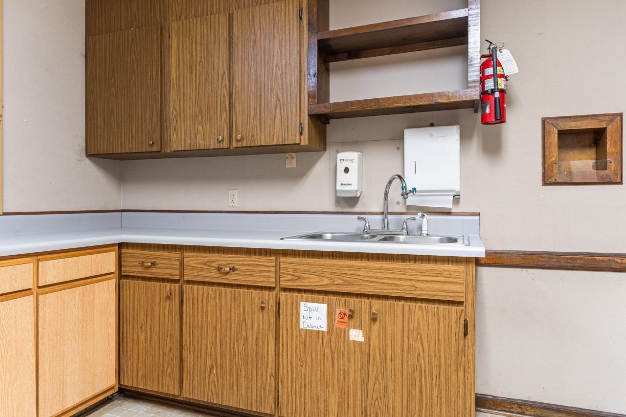 450 North Street  Photo 17