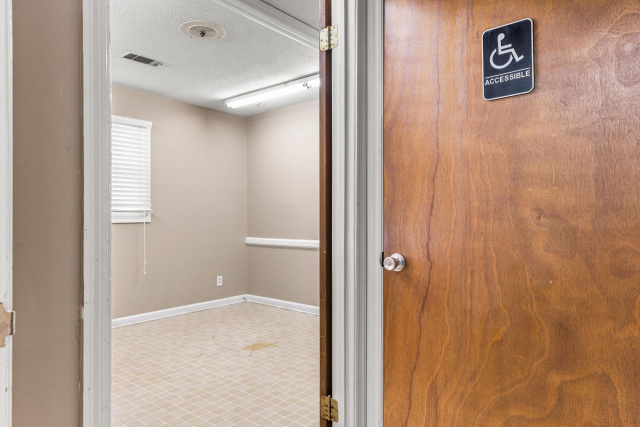 450 North Street  Photo 19