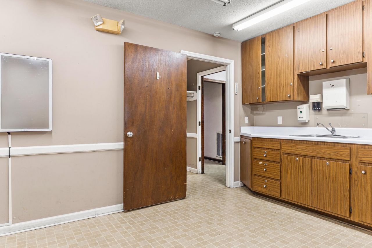 450 North Street  Photo 20