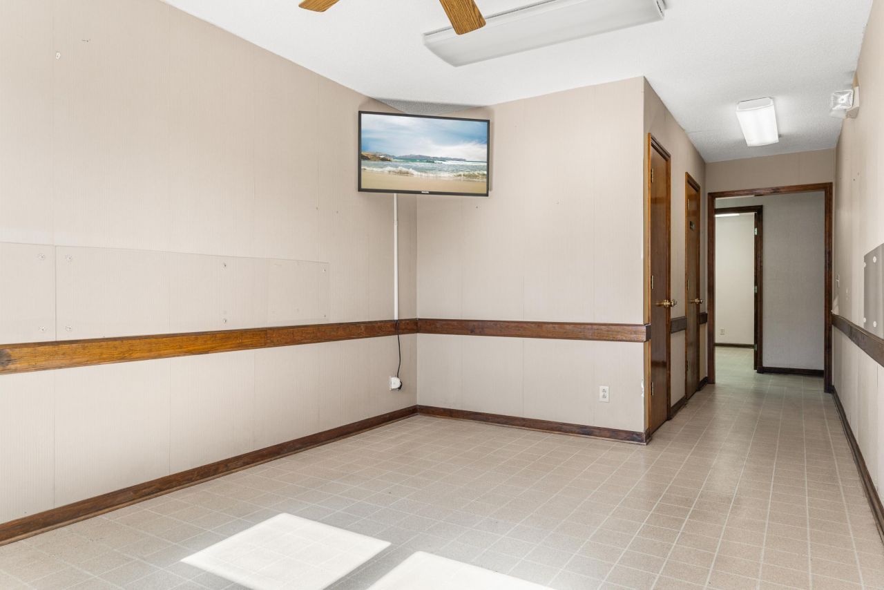 450 North Street  Photo 22