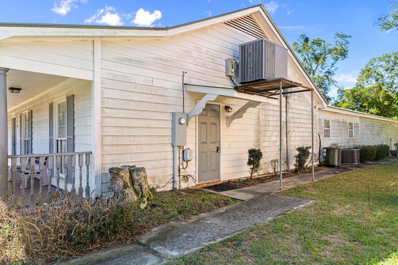 450 North Street  Photo 4