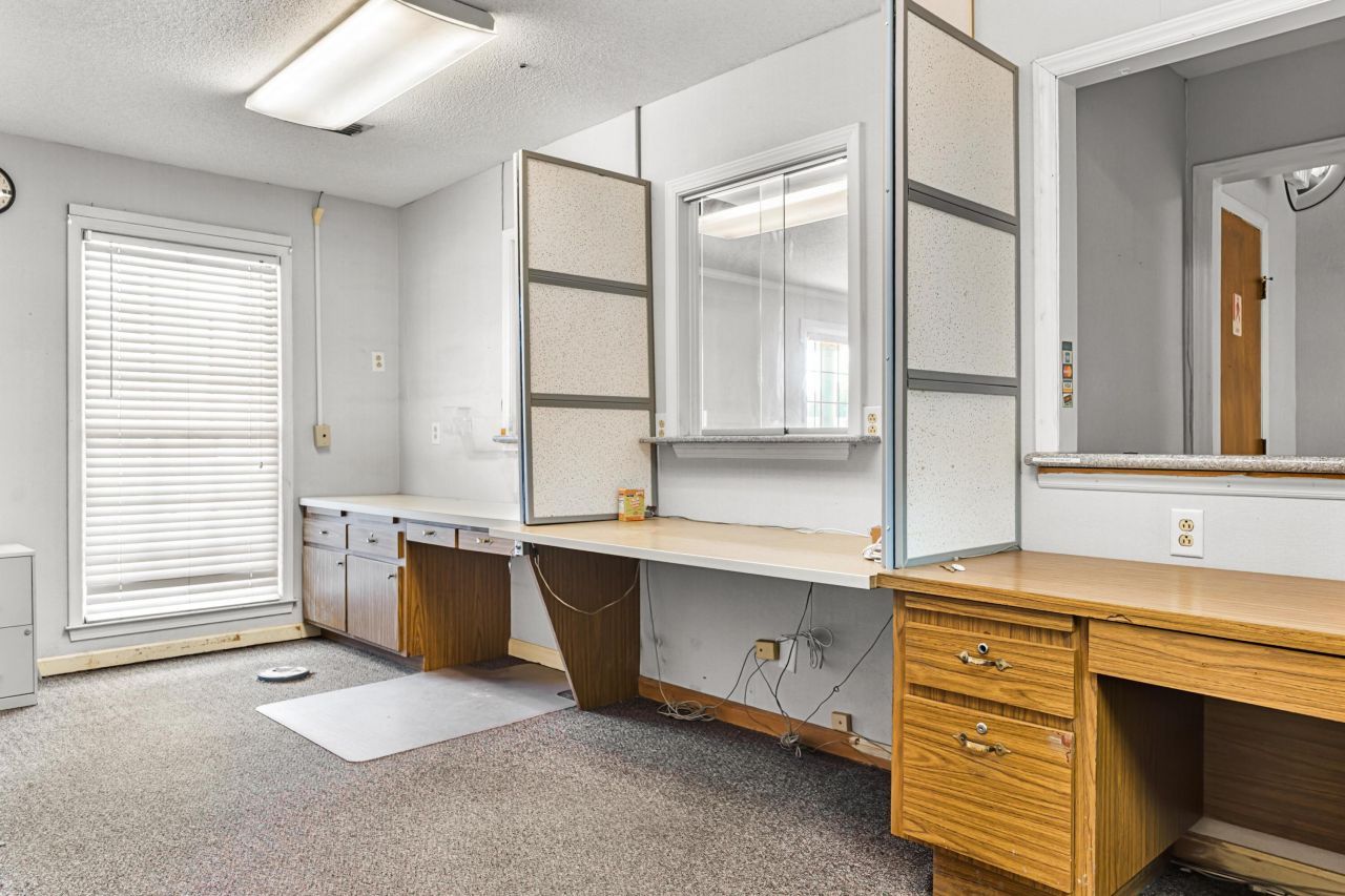 450 North Street  Photo 7