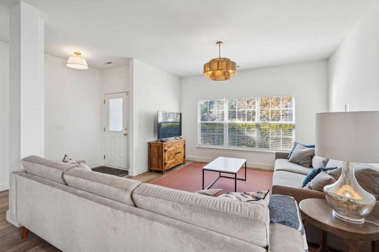 2802 Summertrees Boulevard Photo 10