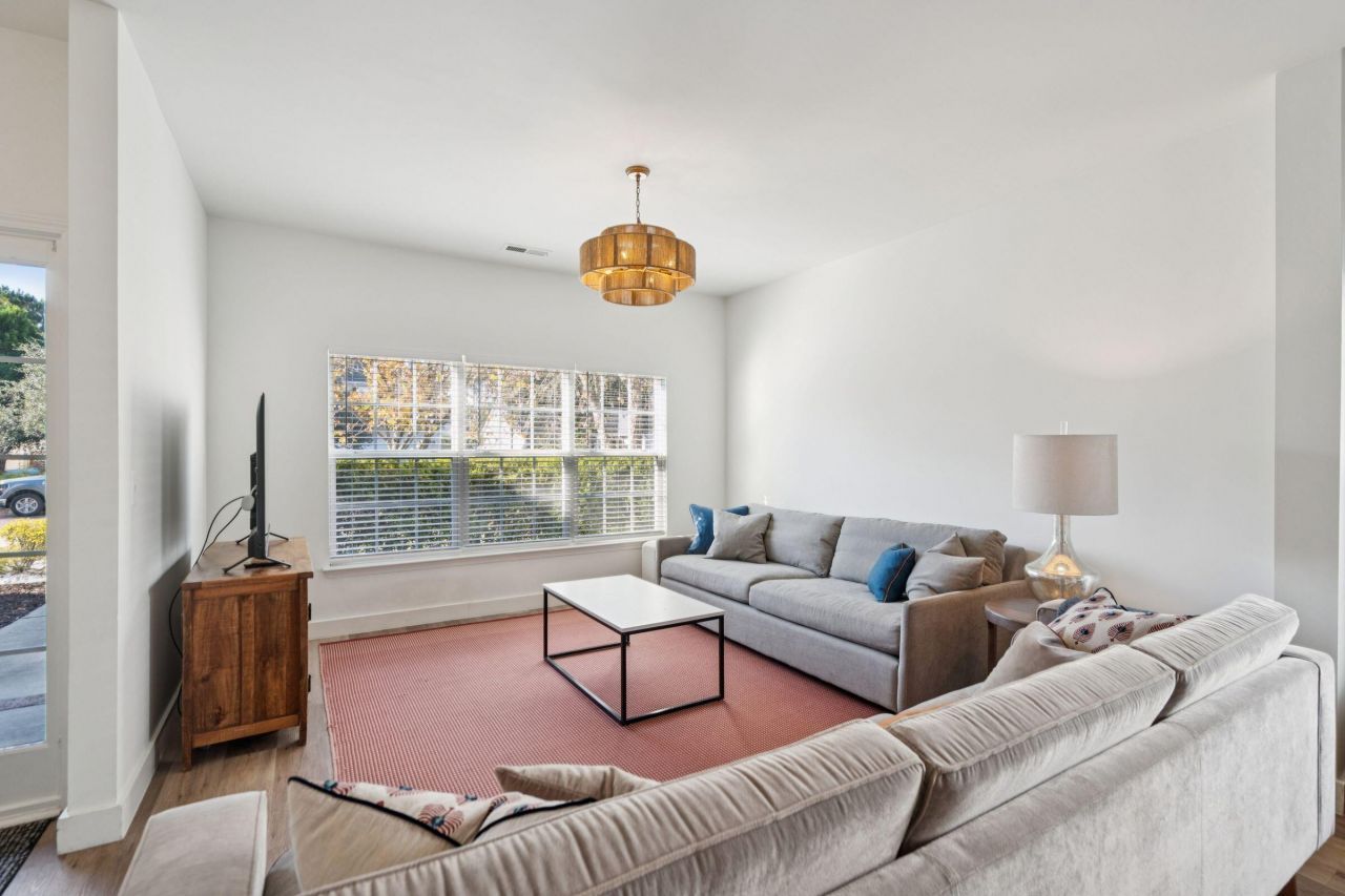 2802 Summertrees Boulevard Photo 8