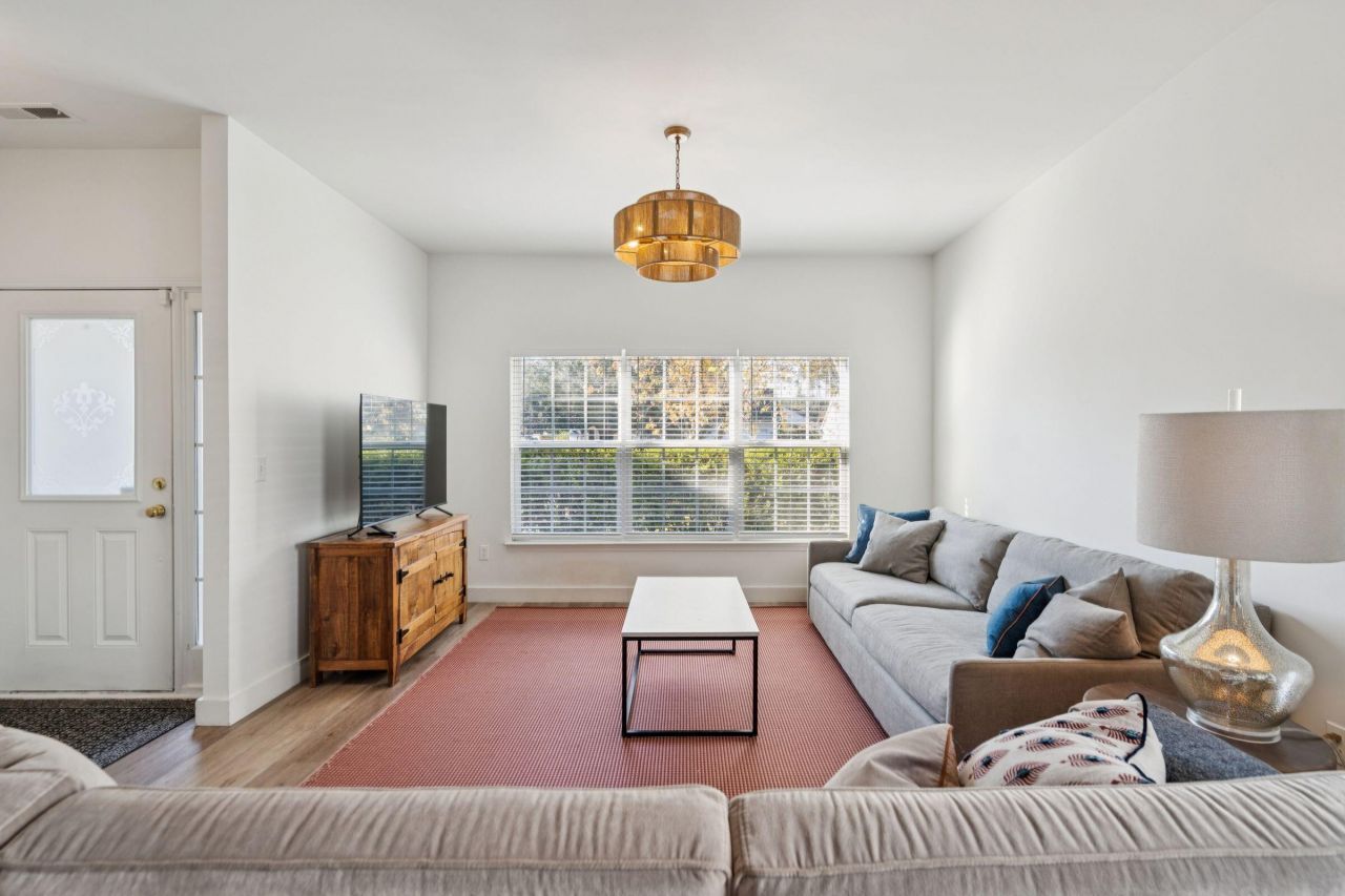 2802 Summertrees Boulevard Photo 9