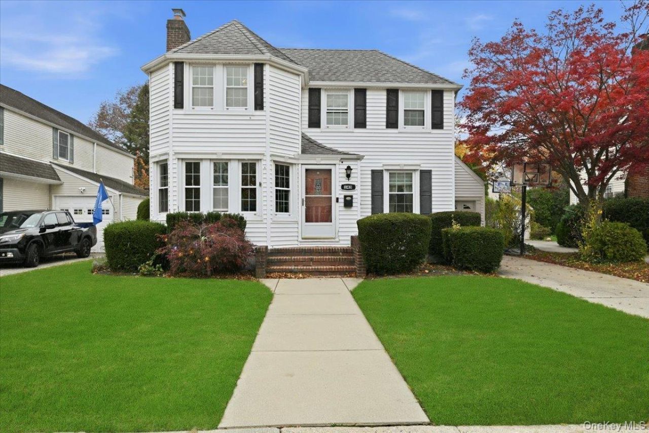 143 Bromleigh Road, Stewart Manor, NY 11530 Main Photo