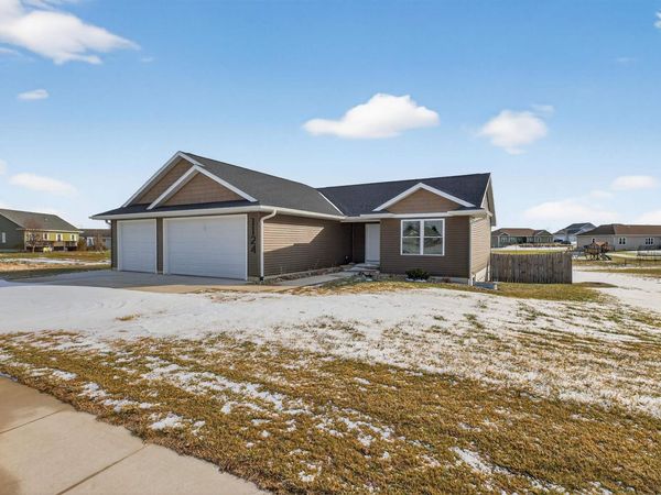 1124 Lozmar Lane, Shell Rock, IA 50670