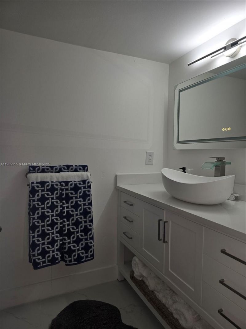 6010 S Falls Cir Dr, Unit 206, Lauderhill, FL 33319 Photo