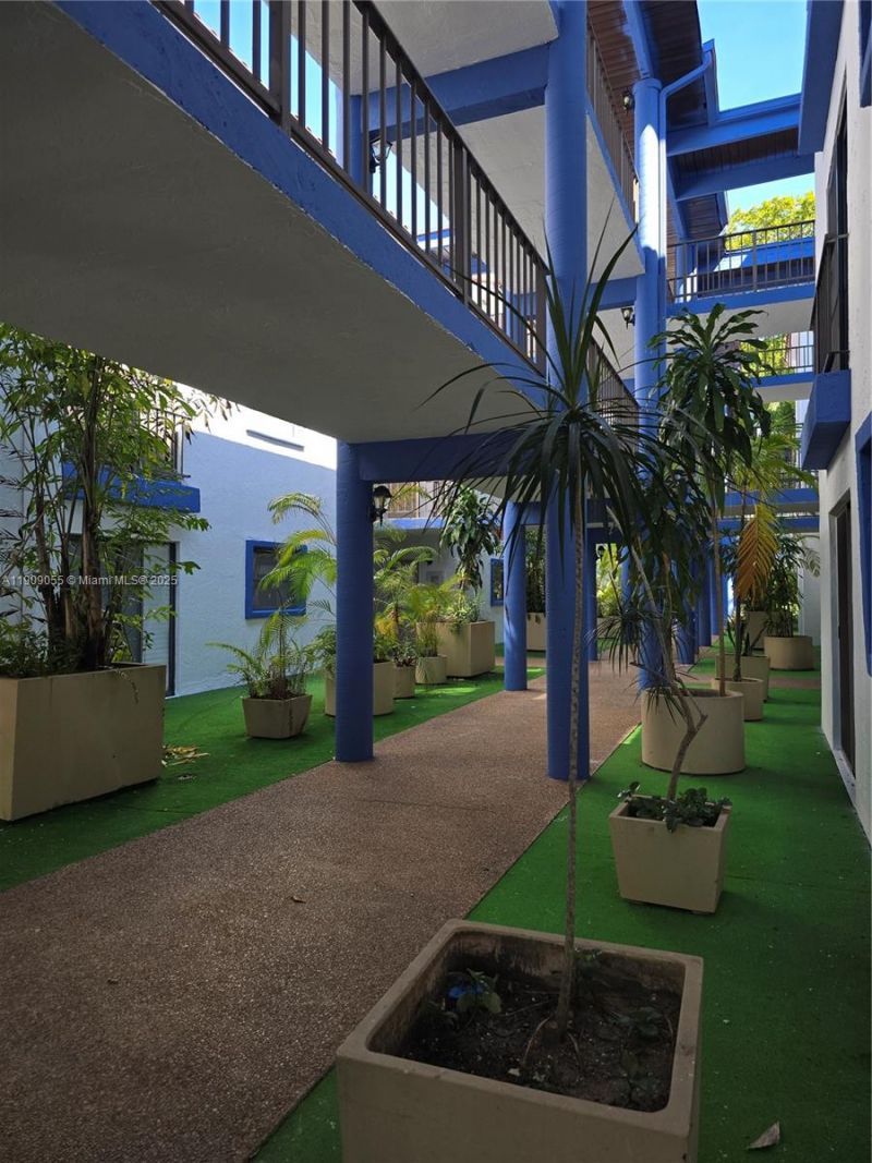 6010 S Falls Cir Dr, Unit 206, Lauderhill, FL 33319 Photo