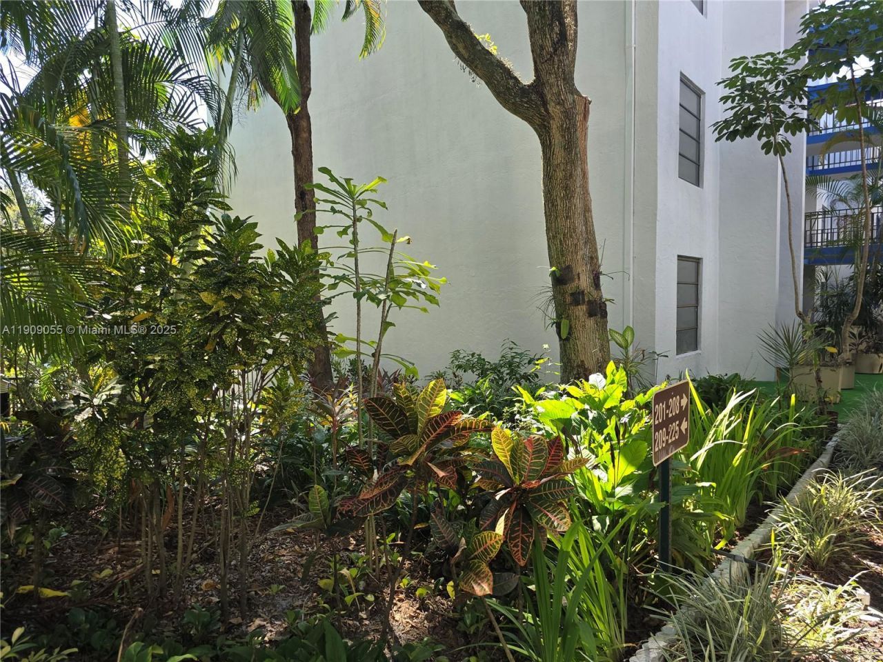 6010 S Falls Cir Dr, Unit 206, Lauderhill, FL 33319 Photo