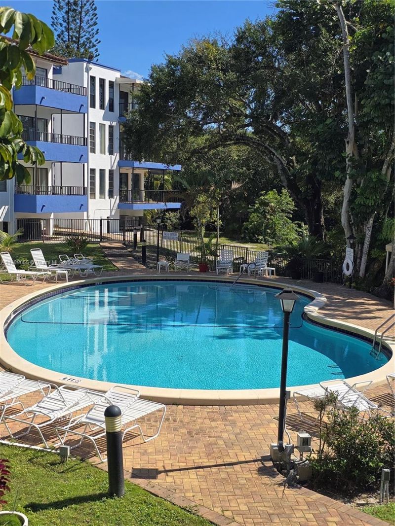 6010 S Falls Cir Dr, Unit 206, Lauderhill, FL 33319 Photo