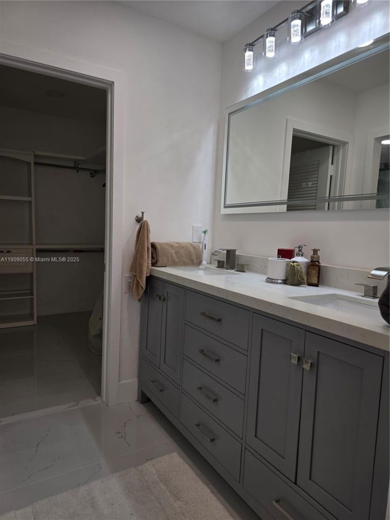 6010 S Falls Cir Dr, Unit 206, Lauderhill, FL 33319 Photo