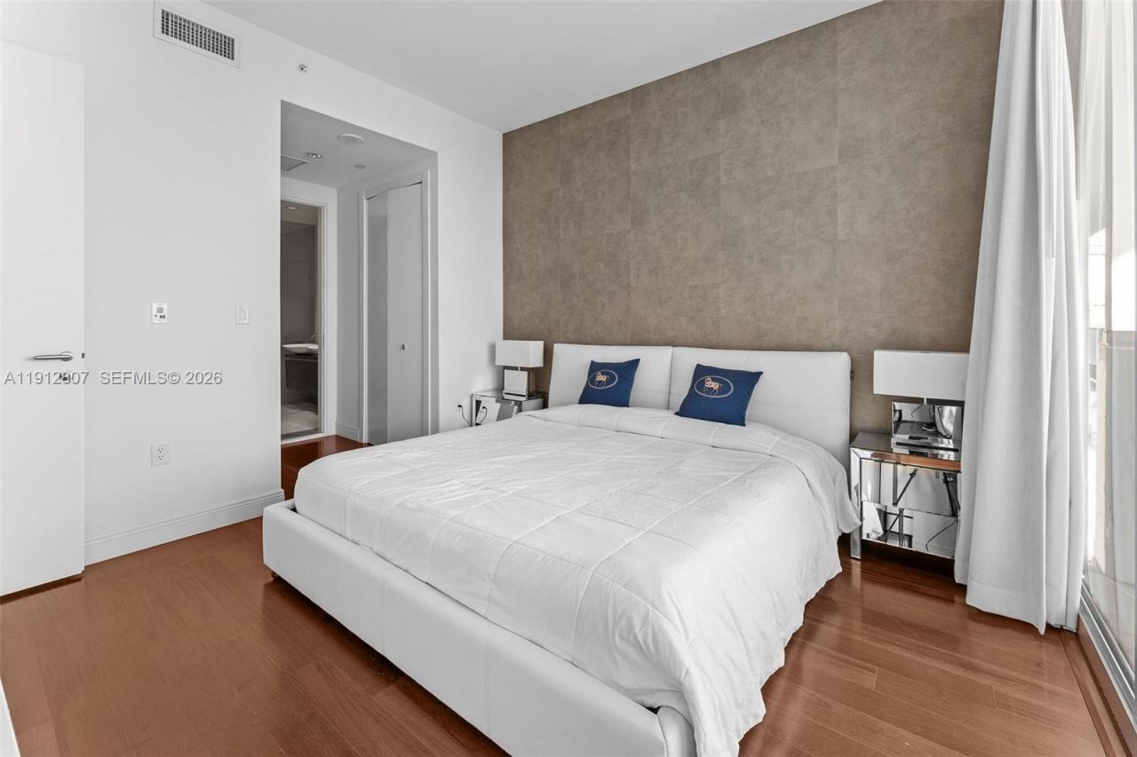 200 Biscayne Boulevard Way, Unit 4510, Miami, FL 33131 Photo