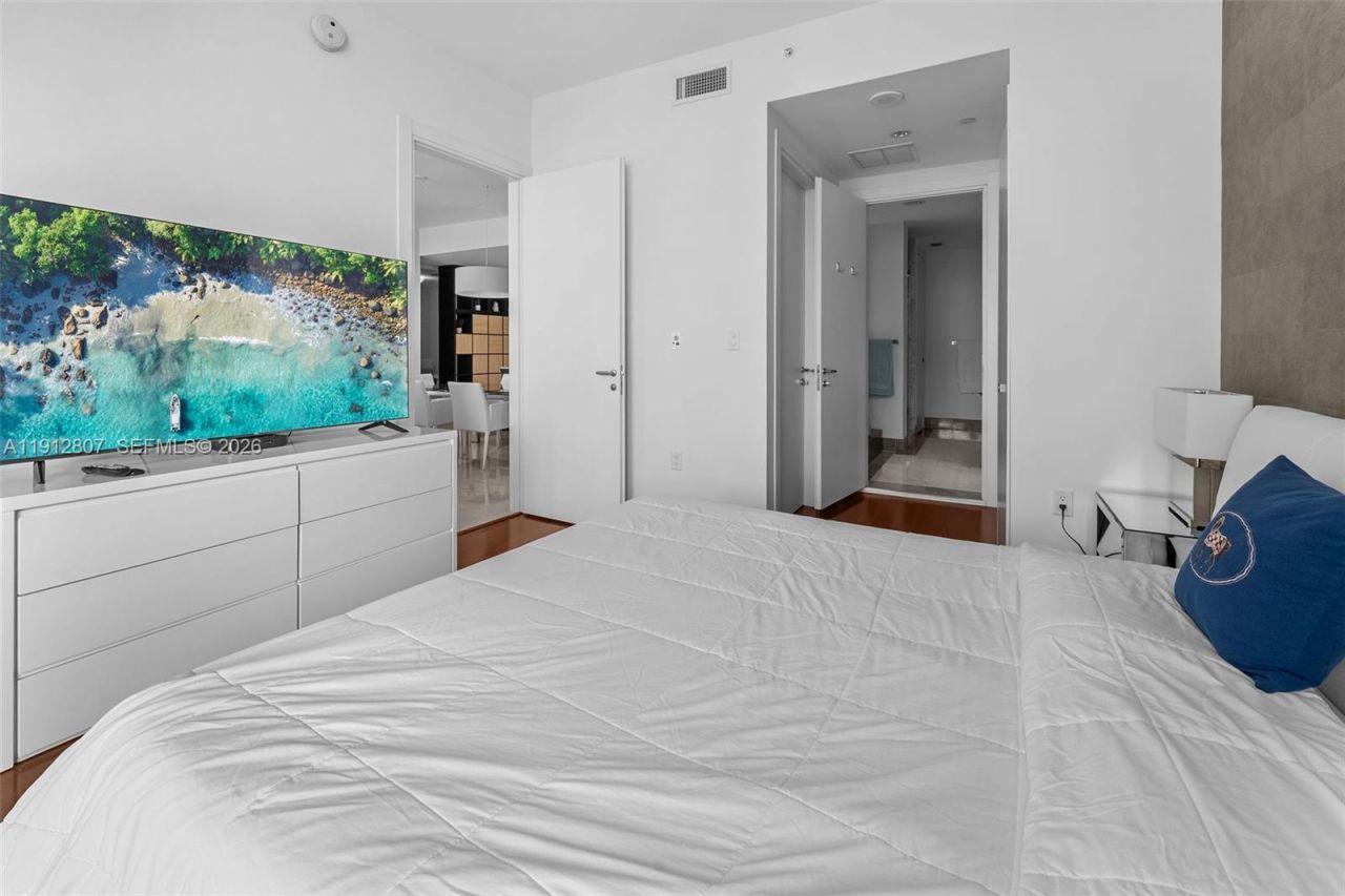 200 Biscayne Boulevard Way, Unit 4510, Miami, FL 33131 Photo