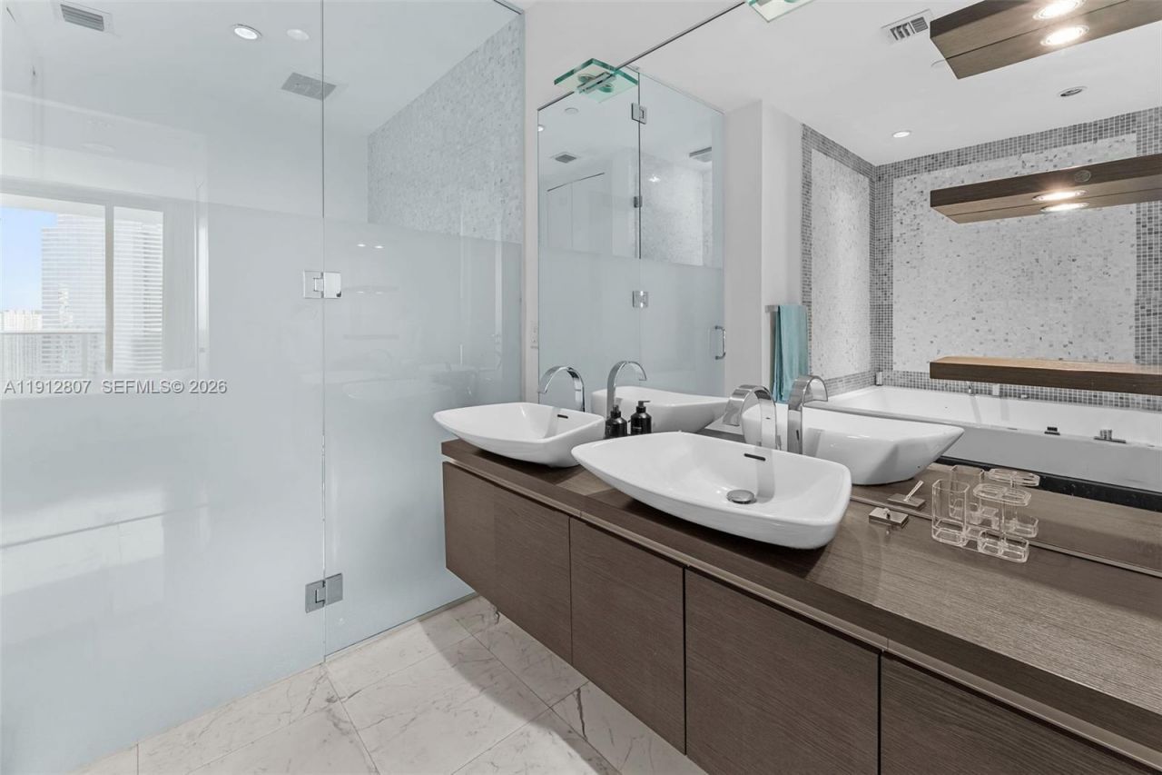 200 Biscayne Boulevard Way, Unit 4510, Miami, FL 33131 Photo