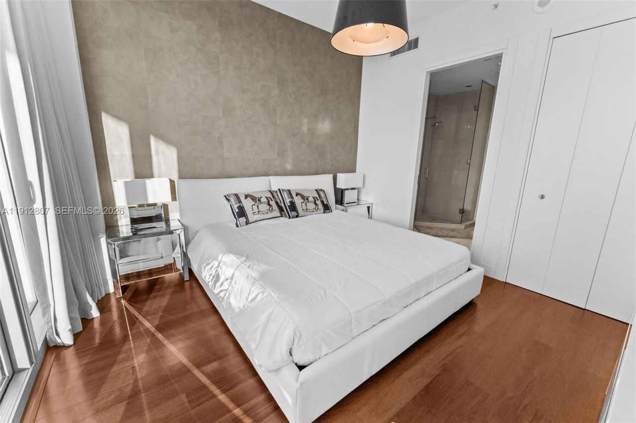 200 Biscayne Boulevard Way, Unit 4510, Miami, FL 33131 Photo