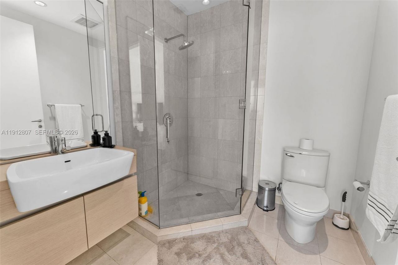 200 Biscayne Boulevard Way, Unit 4510, Miami, FL 33131 Photo