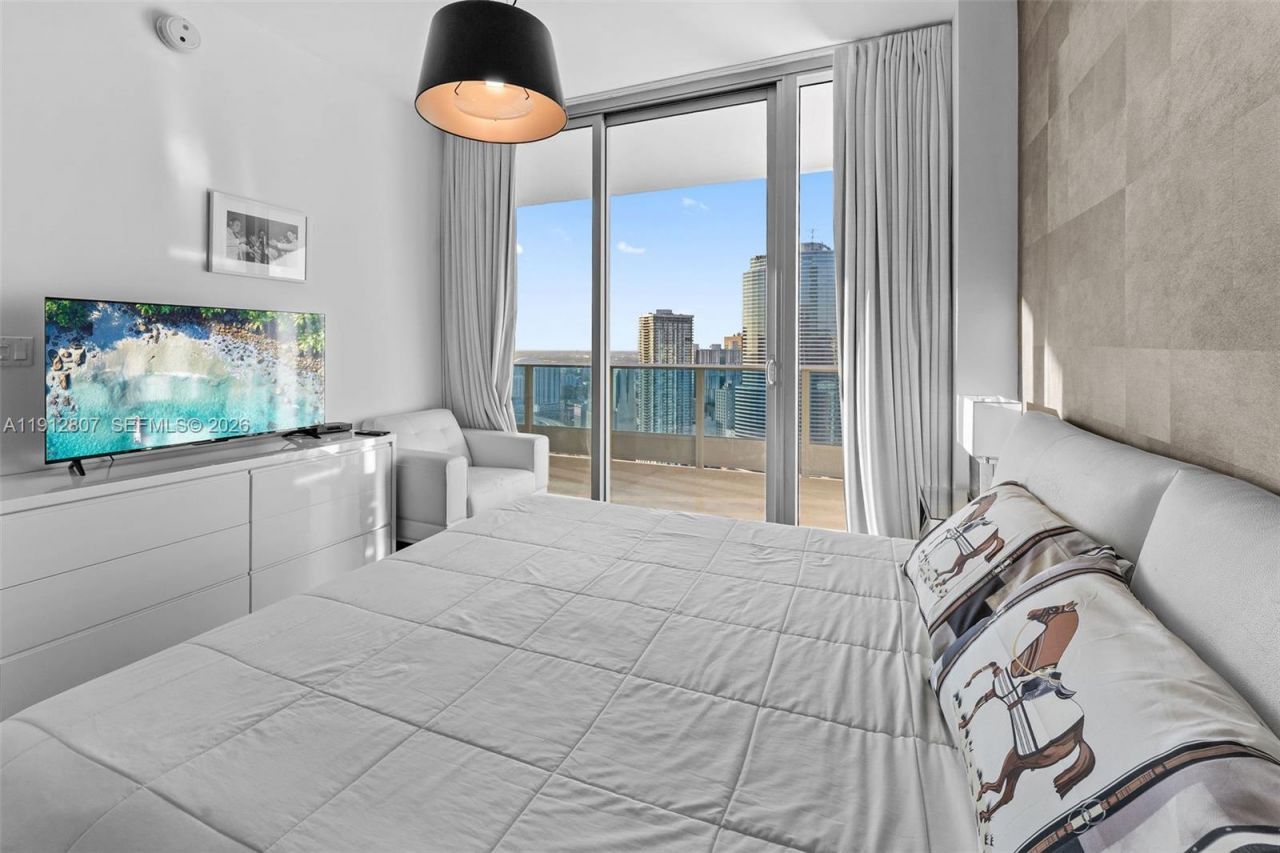 200 Biscayne Boulevard Way, Unit 4510, Miami, FL 33131 Photo