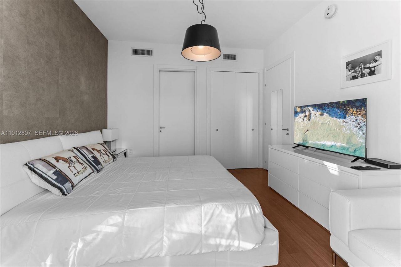 200 Biscayne Boulevard Way, Unit 4510, Miami, FL 33131 Photo