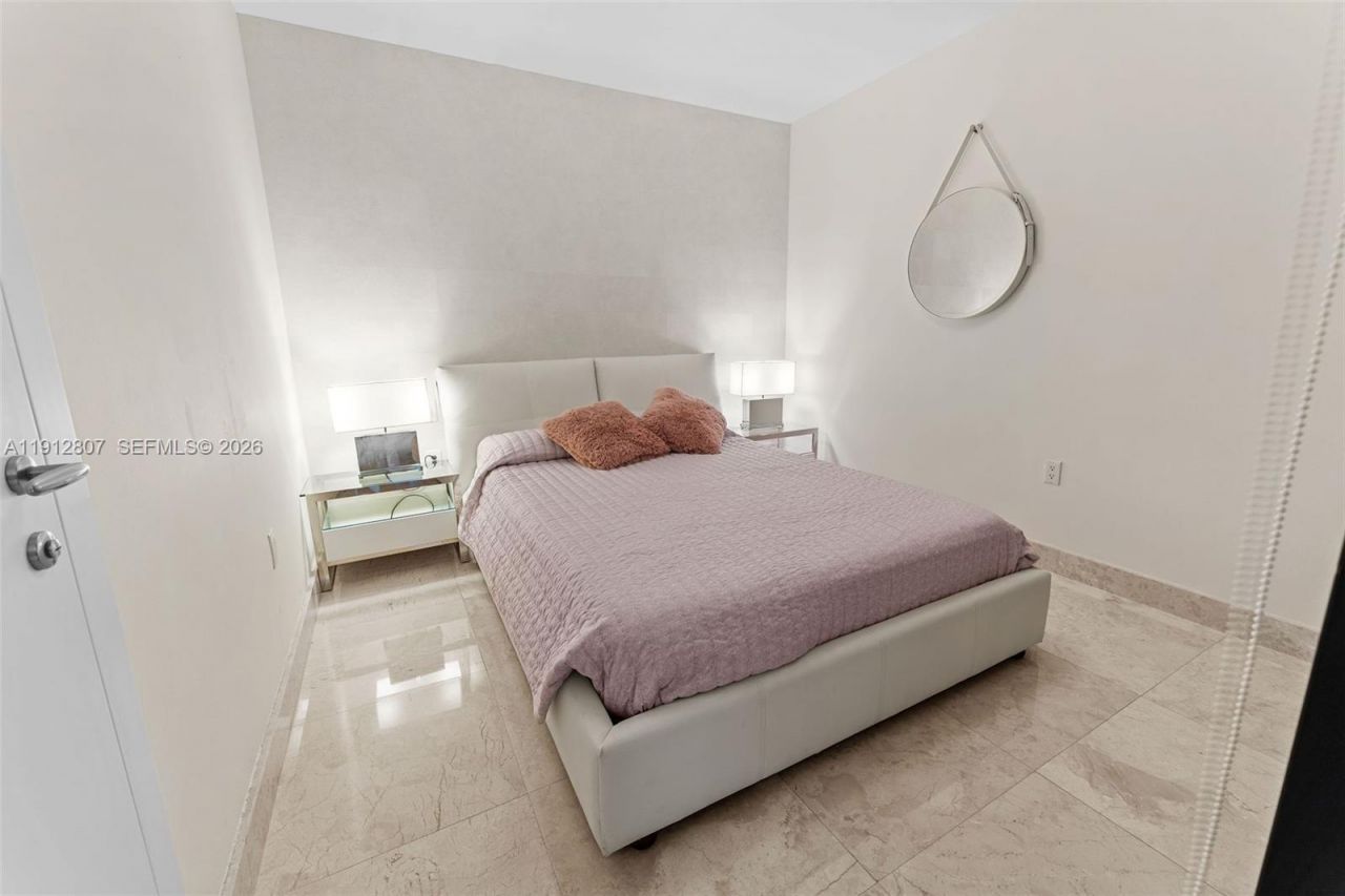 200 Biscayne Boulevard Way, Unit 4510, Miami, FL 33131 Photo