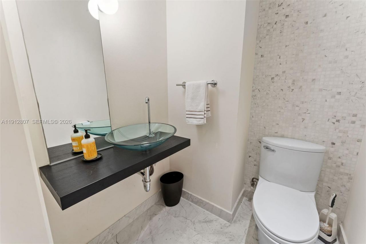 200 Biscayne Boulevard Way, Unit 4510, Miami, FL 33131 Photo