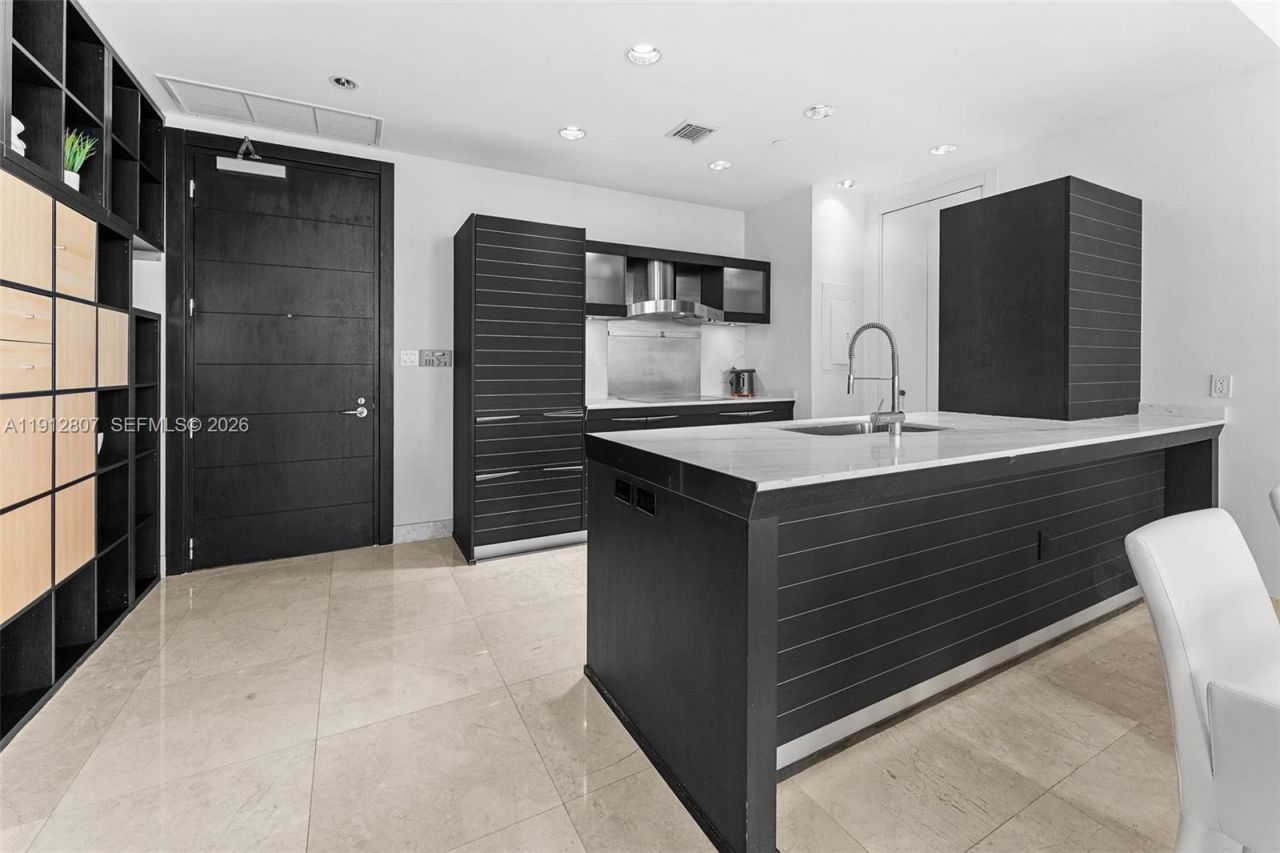 200 Biscayne Boulevard Way, Unit 4510, Miami, FL 33131 Photo