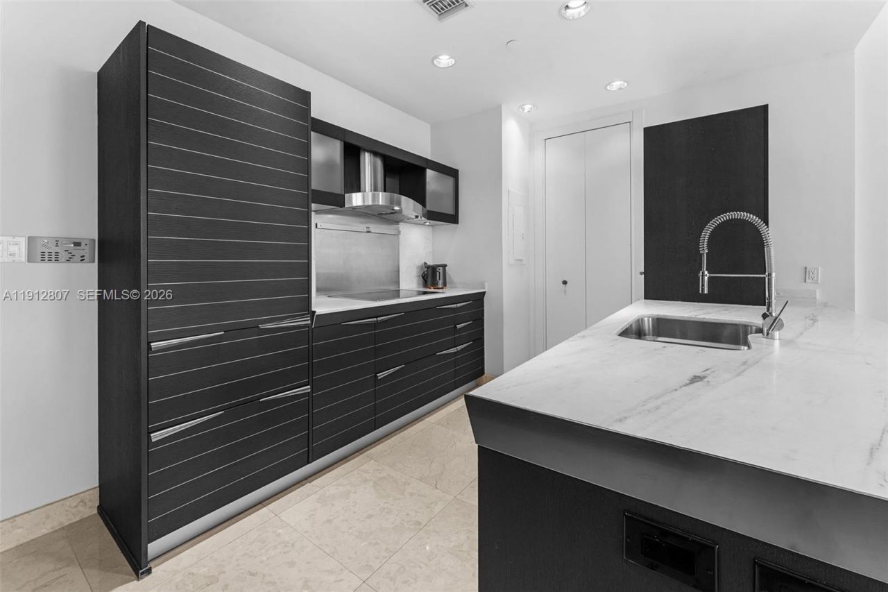 200 Biscayne Boulevard Way, Unit 4510, Miami, FL 33131 Photo