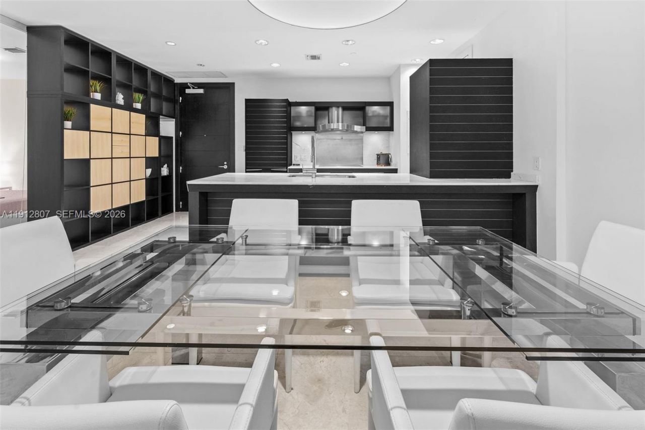 200 Biscayne Boulevard Way, Unit 4510, Miami, FL 33131 Photo