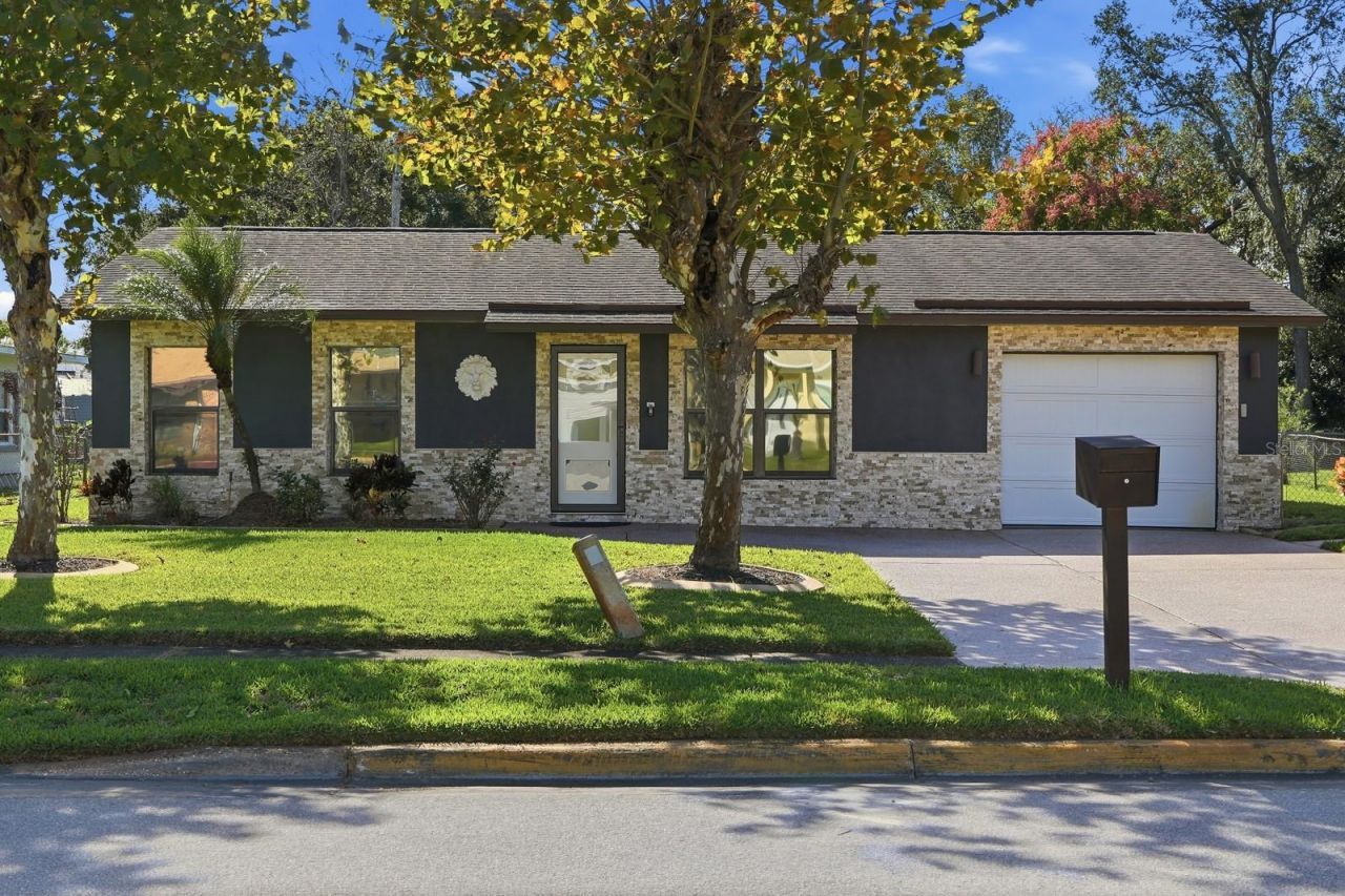 932 Lora Street, Daytona Beach, FL 32114 Main Photo