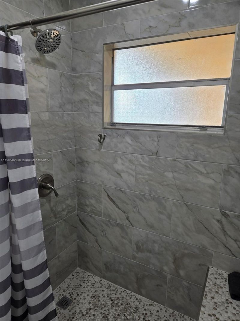 251 NE 187th St, Unit 827, Miami, FL 33179 Photo