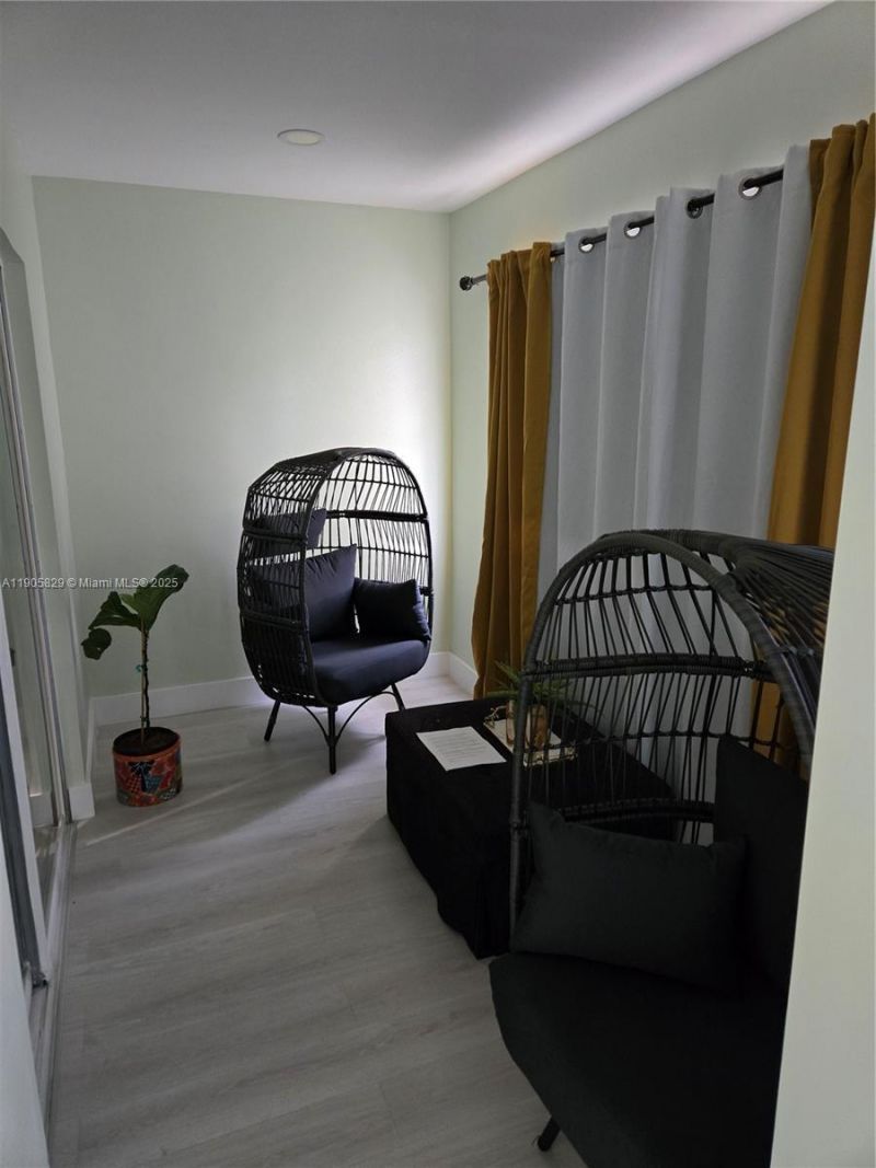 251 NE 187th St, Unit 827, Miami, FL 33179 Photo